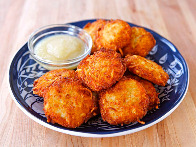 Crispy-Panko-Potato-Latkes-Punchfork-640x480