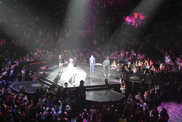 98 Degrees on stage at Air Canada Centre