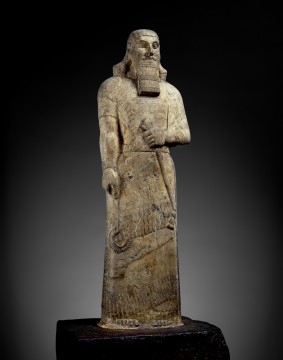 Statue of Ashurnasirpal II Magnesite (statue), red limestone (base) Nimrud, Temple of Ishtar Sharrat-niphi 875 - 860 BCE Statue H : 113cm, W : 32cm, D : 15cm Base H : 77.5cm, W : 56.5cm, D : 37cm BM 118871 Section : Assyria © The Trustees of the British Museum