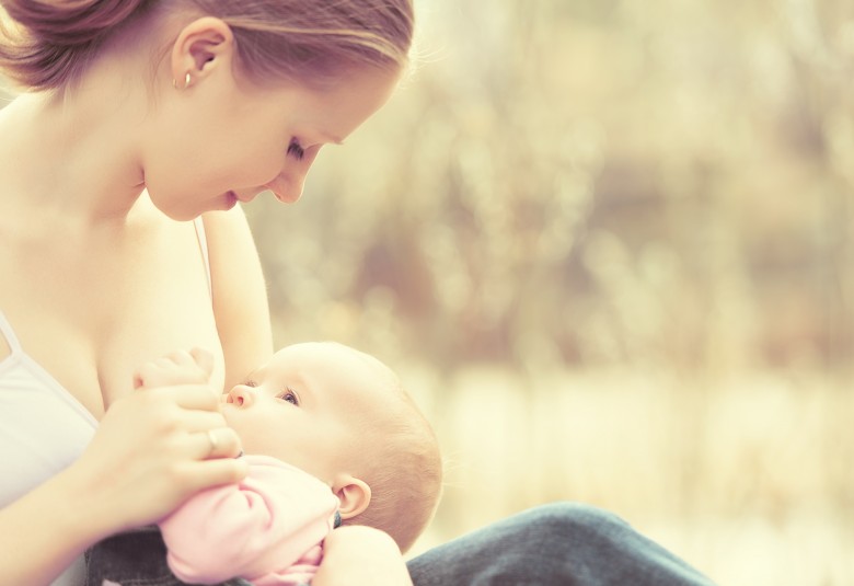 breastfeeding outdoors