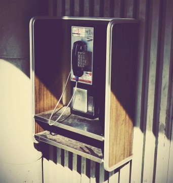 Old_school_phone_booth_Vancouver