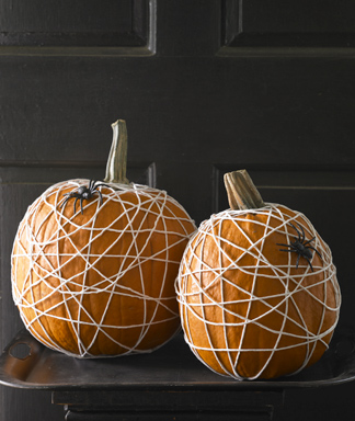 Halloween-Craft-How-to-Spider-Web-Pumpkin