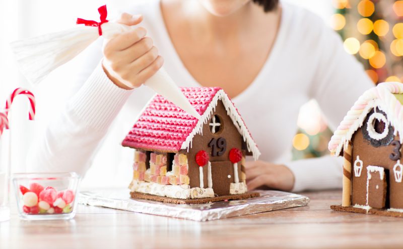 10 Jaw-Dropping Gingerbread Houses You Must See - UrbanMoms