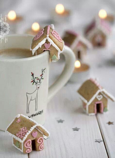tiny gingerbread houses
