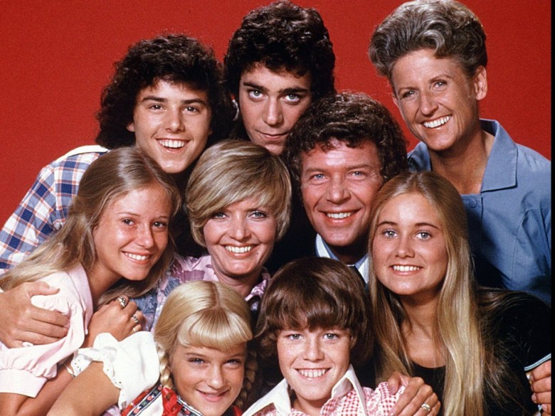 Cast of Brady Bunch (front row) Susan Olsen, Mike Lookinland (middle row) Eve Plumb, Florence Henderson, Robert Reed, Maureen McCormick (back row)  Chistopher Knight, Barry Williams, Ann B. Davis