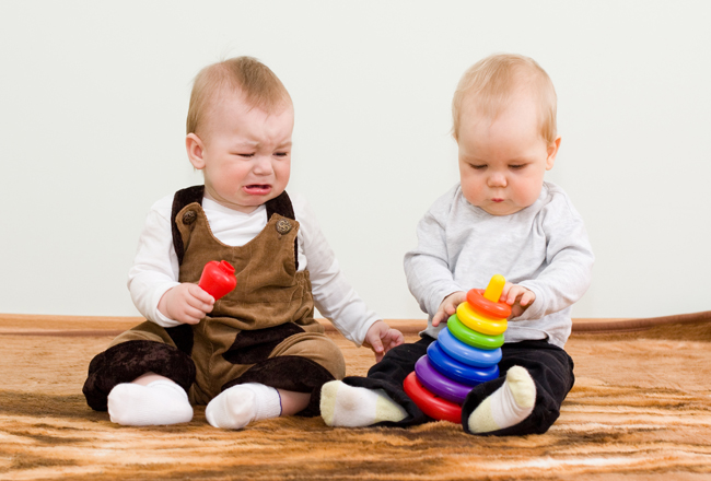 babies fighting