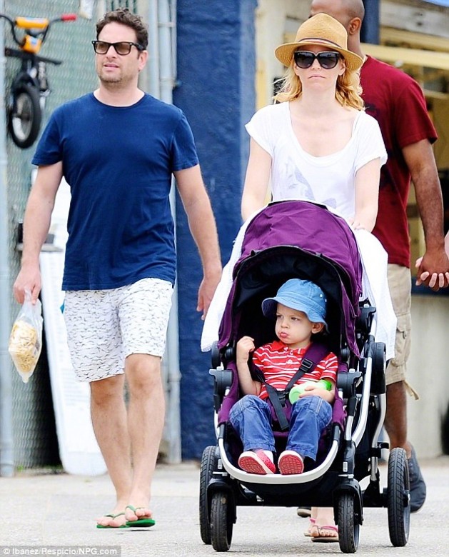 elizabeth banks children