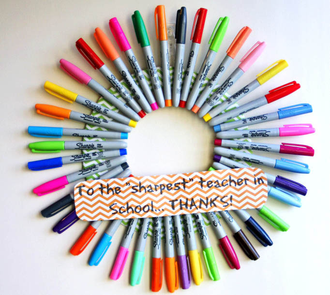 sharpie wreath, teacher gifts, holiday teacher gifts, gifts for your teacher