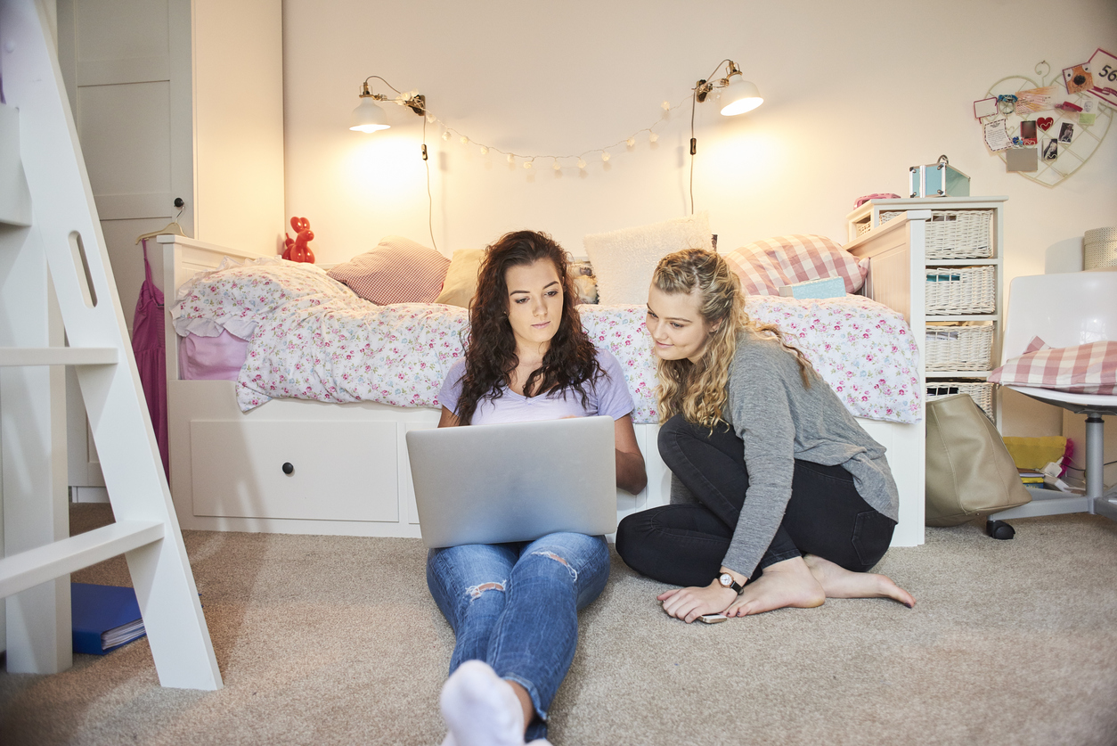 What To Bring To University Dorm Room Checklist UrbanMoms